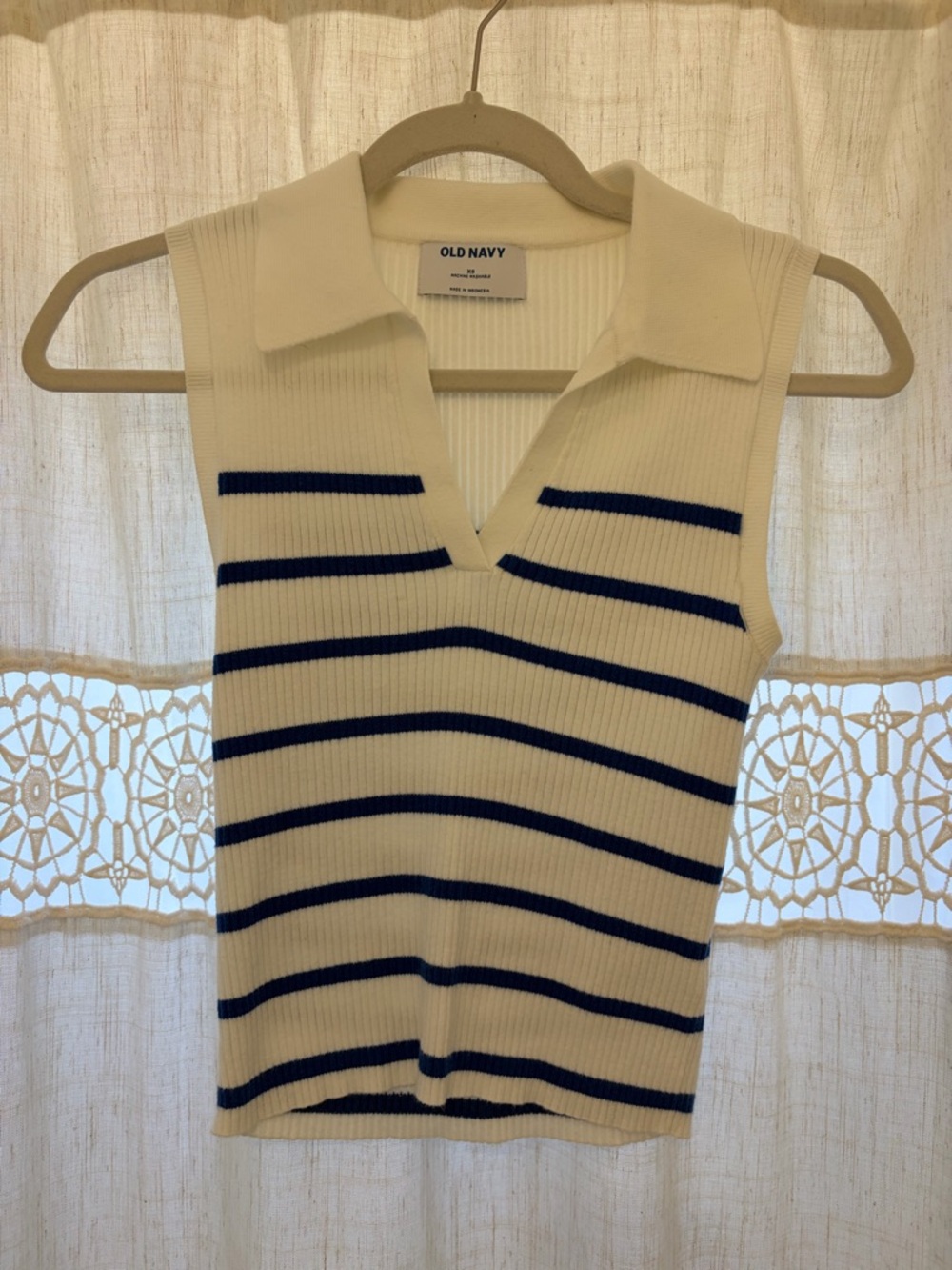 Old Navy white and blue sleeveless rib knit striped crop polo